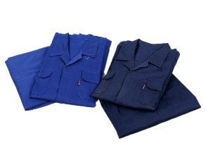 工作? /> 
</p>
<p>
	<br />
</p>
<p>
	1.全棉作业服的保养Q?br />
<br />
如果是棉麻资料的作业服，必定要留意防潮防霉，作业服怎么q行日常的保dQ就必定要留意醋Q由于醋是会(x)Ҏ(gu)l品形成腐蚀的，保藏前要z净Q晒qӀ还有像是一些果汁或者是其他的酸性物质都是需求留意的Q如果不心(j)感染?jin)的话，保藏也要留意按色彩深分cM藏，免的怺染色Q那p立即用清水来处理Q不然的话时M?jin)就会(x)清z不掉?br />
<br />
2.作业服的清洗Q?br />
<br />
如果是丝l的作业服，丝绸的要点也是防潮，它比奛_子还娇气。，淡色的一些作业服的话z的比较久就?x)呈现掉色的现象Q我们的作业服才不会(x)׃我们的错误做法而减短他们的寿数Q如果是q样的话Q那么就可以再水中加一些清z剂Q然后跑半个时左右Q然后再用清水来q行清洗Q期望大安做好作业服的保养Q每天都I着新的服Q轻松作业?</p>
<p>
	<br />
</p>
<p>
	<br />
	<div>
		<br />
	</div>
</p>
<p>
	<br />
</p>
<p>
	<br />
</p> 
						   </p>
					</div>
					  <p>发布旉Q?017-08-18 </p>
                    <p>来源Q?a href='http://fourmen.com.cn/news/22.html'>http://fourmen.com.cn/news/22.html</a></p>
          
					<ul class=